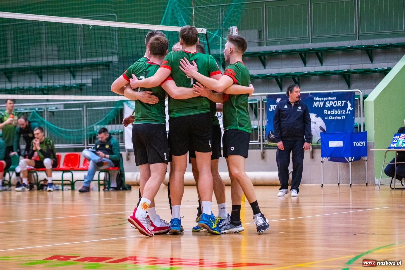 Zdjęcie w galerii na portalu naszraciborz.pl: Siatkarze Rafako bez punktów w starciu z Płomieniem Przystajń [FOTO] wiadomości z regionu