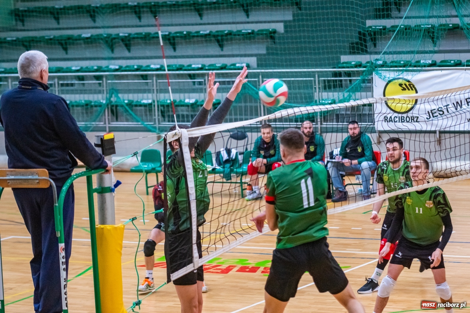 Zdjęcie w galerii na portalu naszraciborz.pl: Siatkarze Rafako bez punktów w starciu z Płomieniem Przystajń [FOTO] wiadomości z regionu