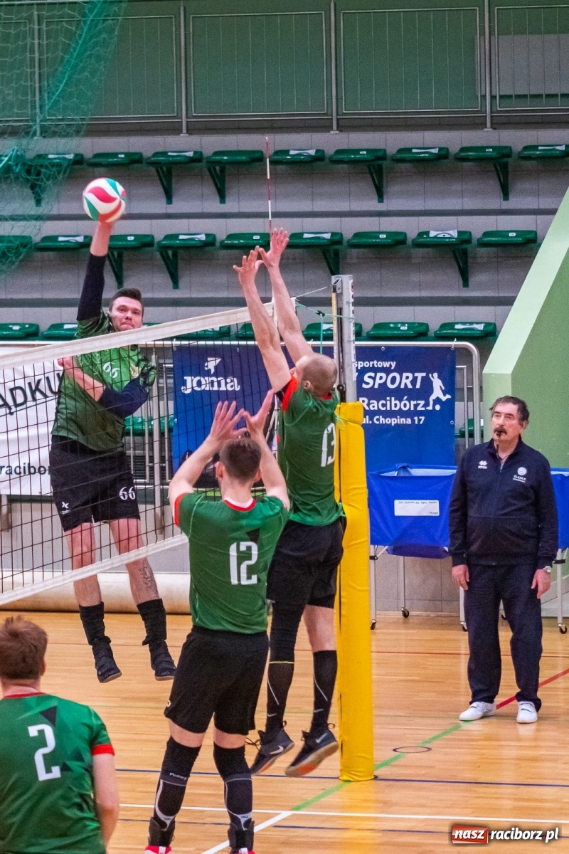 Zdjęcie w galerii na portalu naszraciborz.pl: Siatkarze Rafako bez punktów w starciu z Płomieniem Przystajń [FOTO] wiadomości z regionu