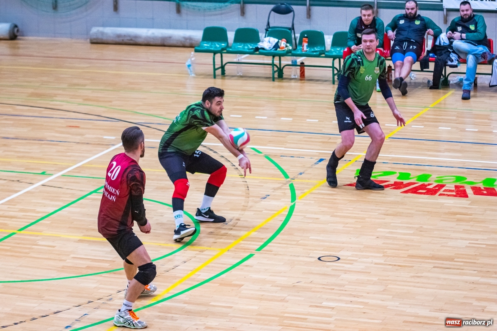 Zdjęcie w galerii na portalu naszraciborz.pl: Siatkarze Rafako bez punktów w starciu z Płomieniem Przystajń [FOTO] wiadomości z regionu