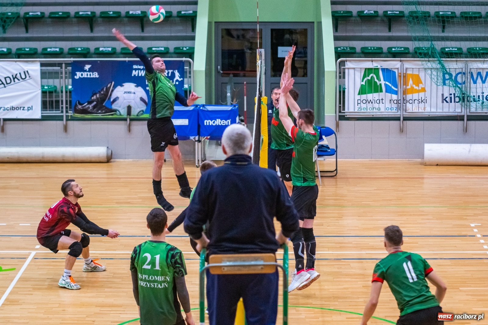 Zdjęcie w galerii na portalu naszraciborz.pl: Siatkarze Rafako bez punktów w starciu z Płomieniem Przystajń [FOTO] wiadomości z regionu