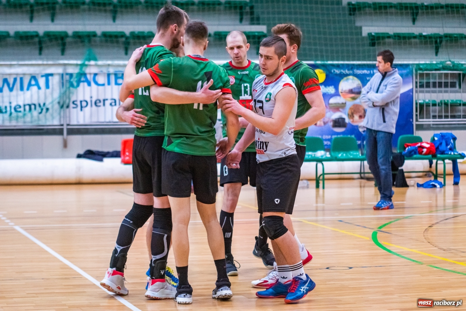 Zdjęcie w galerii na portalu naszraciborz.pl: Siatkarze Rafako bez punktów w starciu z Płomieniem Przystajń [FOTO] wiadomości z regionu