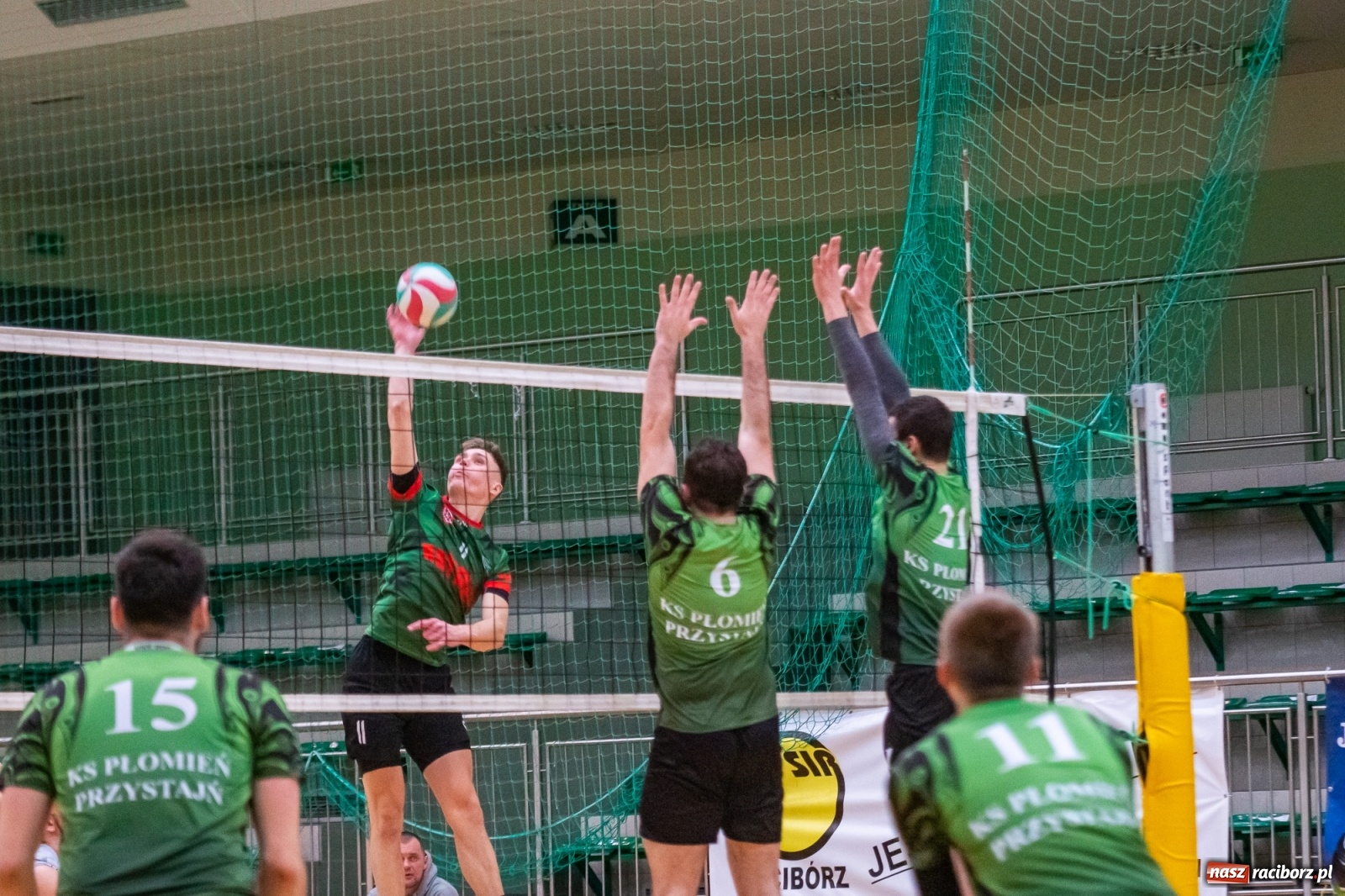 Zdjęcie w galerii na portalu naszraciborz.pl: Siatkarze Rafako bez punktów w starciu z Płomieniem Przystajń [FOTO] wiadomości z regionu