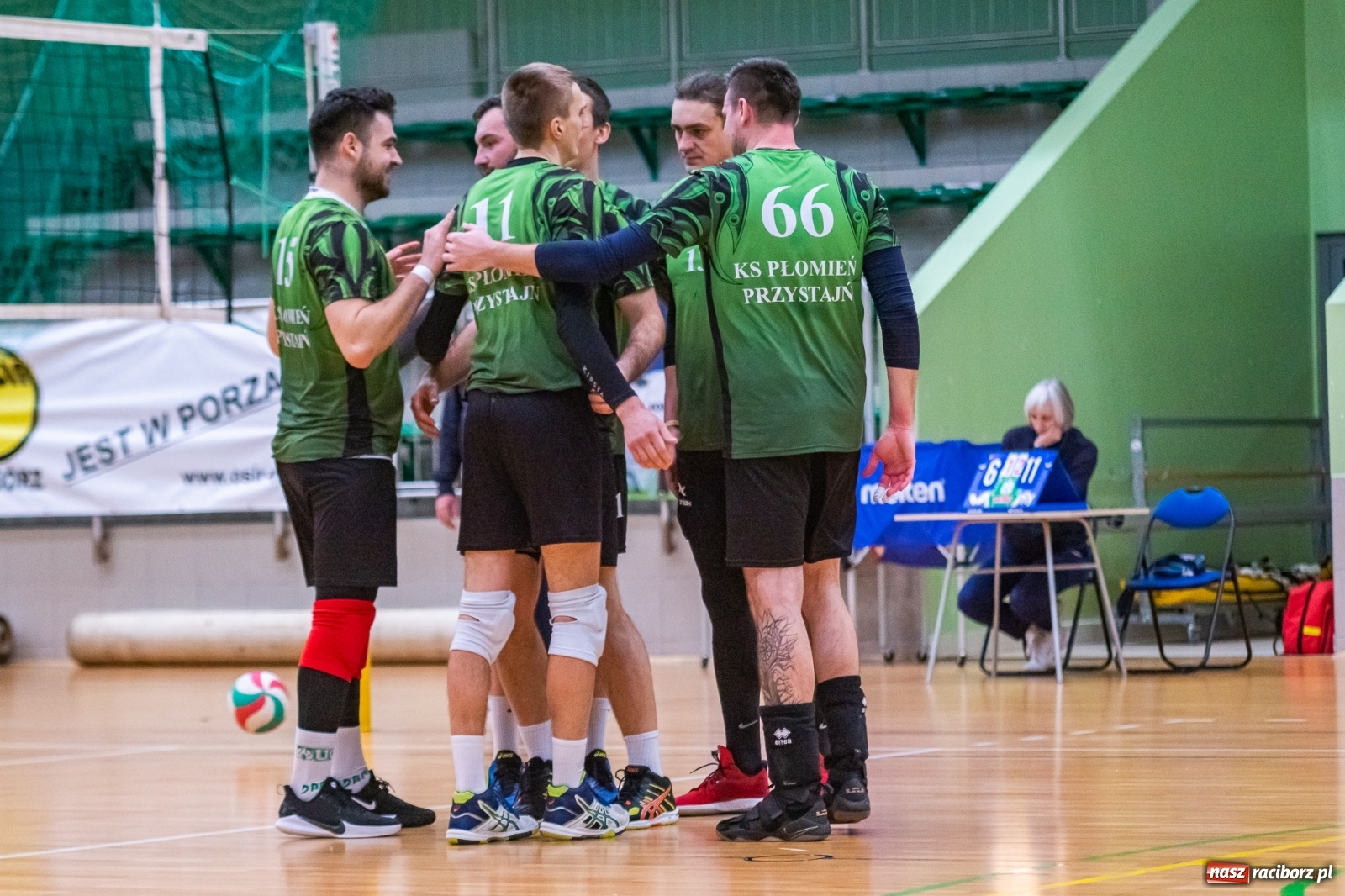 Zdjęcie w galerii na portalu naszraciborz.pl: Siatkarze Rafako bez punktów w starciu z Płomieniem Przystajń [FOTO] wiadomości z regionu