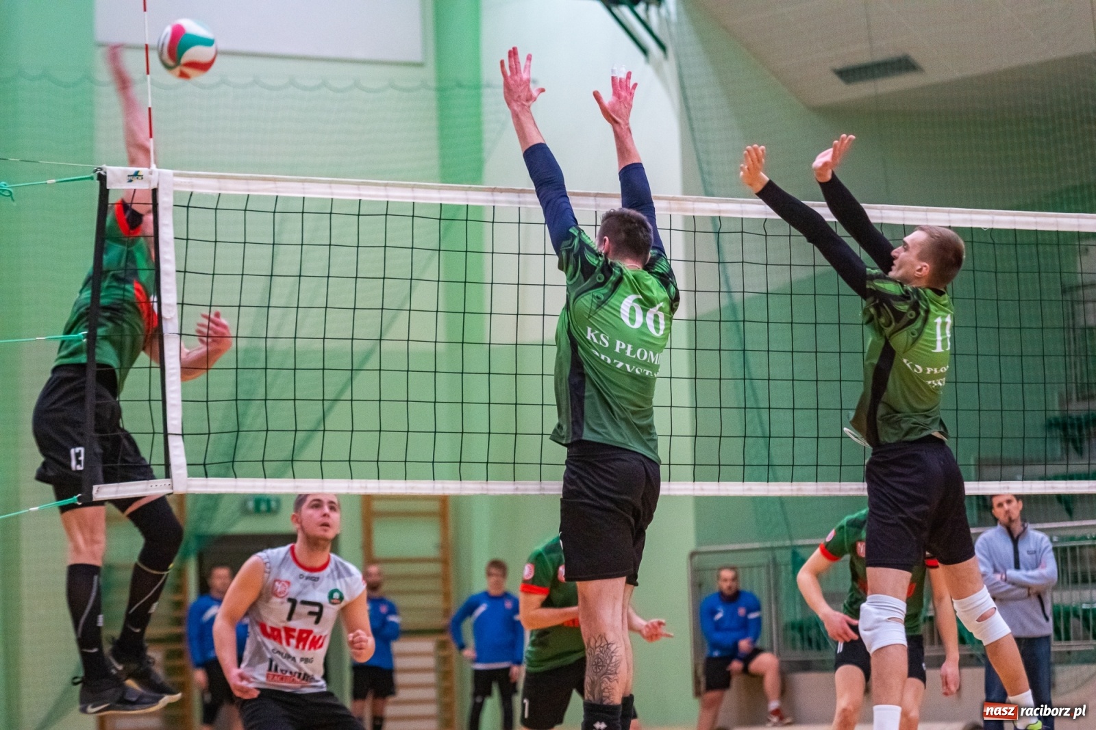 Zdjęcie w galerii na portalu naszraciborz.pl: Siatkarze Rafako bez punktów w starciu z Płomieniem Przystajń [FOTO] wiadomości z regionu