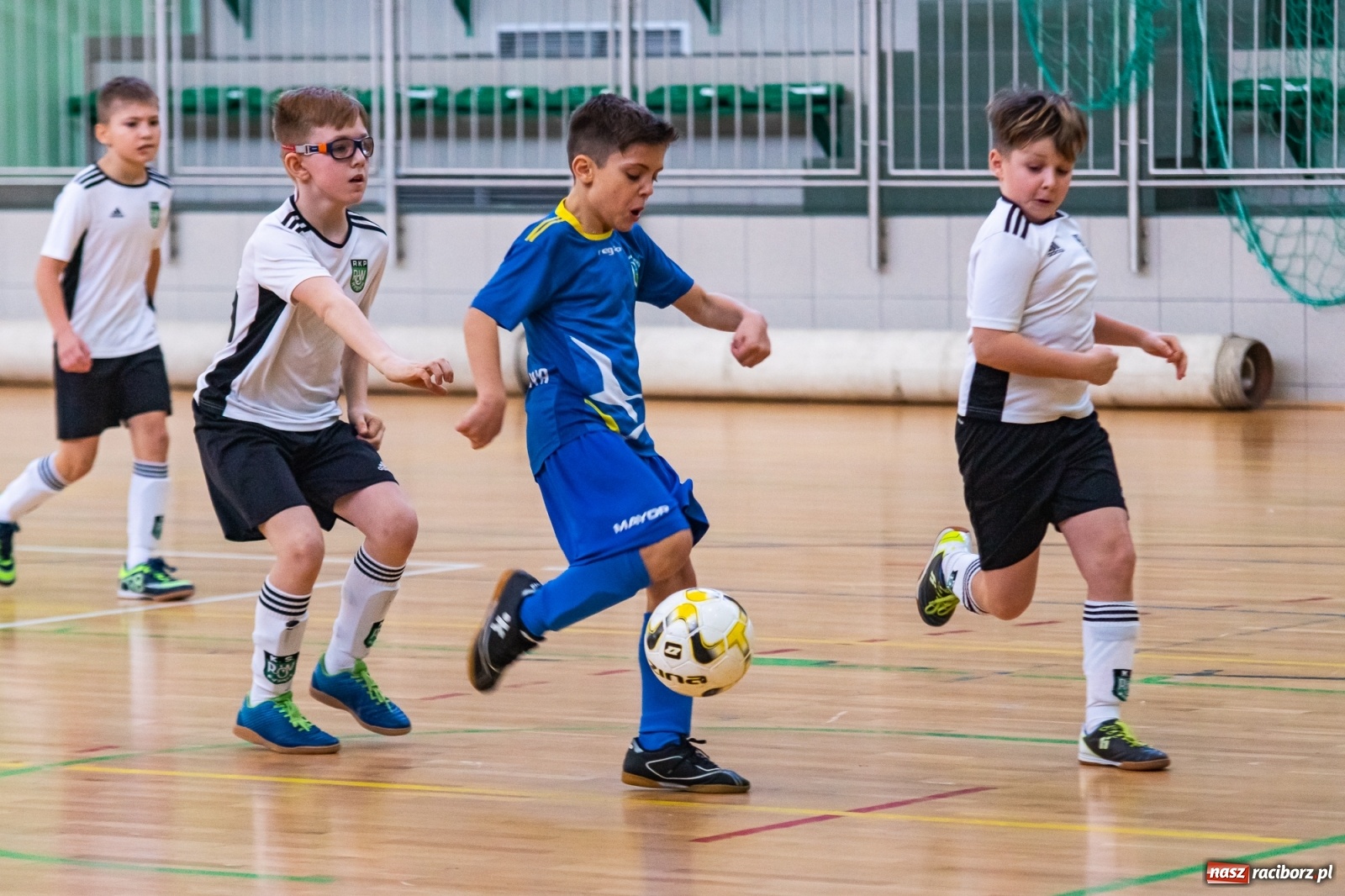 Zdjęcie w galerii na portalu naszraciborz.pl: Piłkarskie zmagania rocznika 2011 w Arenie Rafako [FOTO] wiadomości z regionu