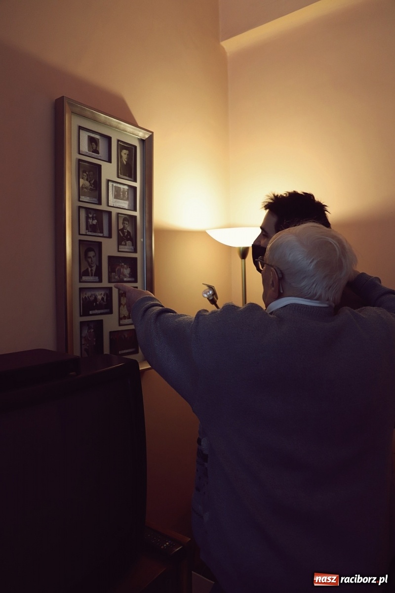 Zdjęcie w galerii na portalu naszraciborz.pl: Pierwszy kombatant na Śląsku zarejetrowany na szczepienie - pomogli mu żołnierze 13 ŚBOT wiadomości z regionu