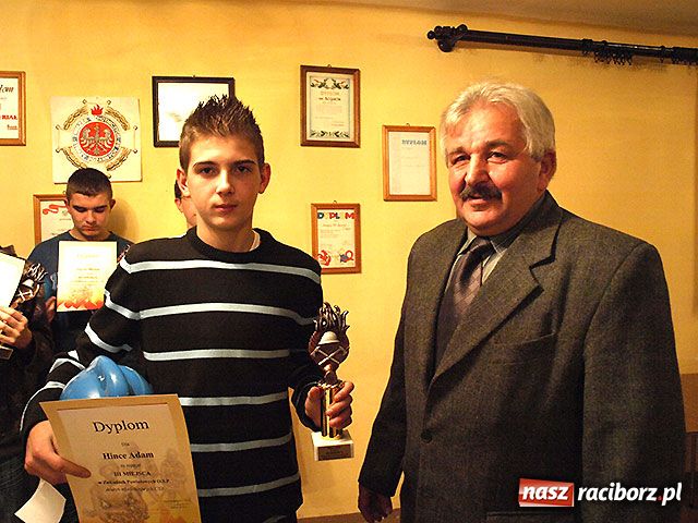 Zdjęcie w galerii na portalu naszraciborz.pl: OSP Bojanów: mają już swoje hełmy wiadomości z regionu