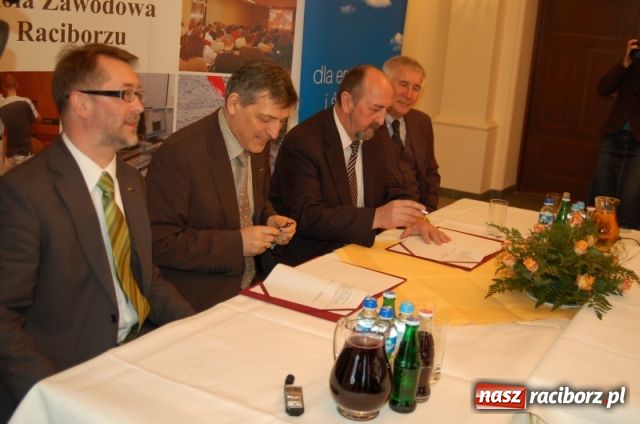 Zdjęcie w galerii na portalu naszraciborz.pl: Lokalny biznes promuje lokalną uczelnię wiadomości z regionu