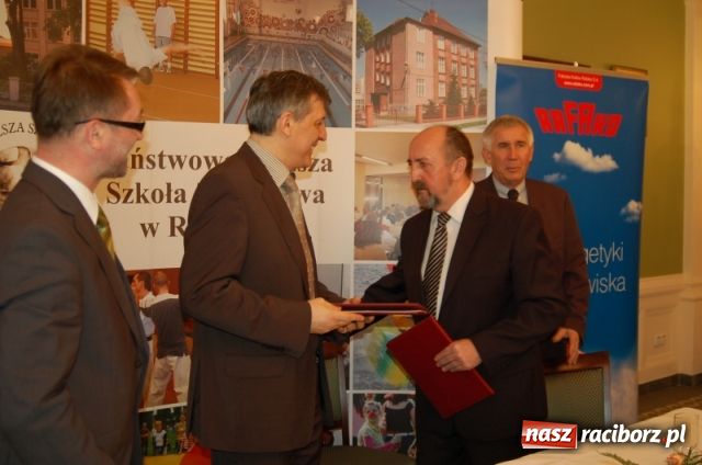 Zdjęcie w galerii na portalu naszraciborz.pl: Lokalny biznes promuje lokalną uczelnię wiadomości z regionu