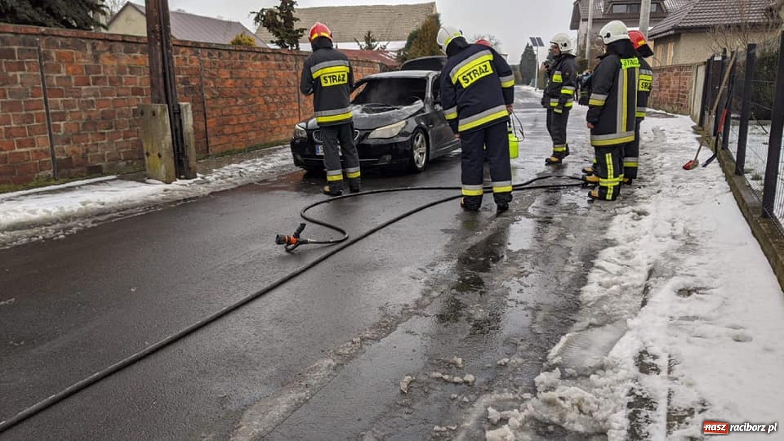 Zdjęcie w galerii na portalu naszraciborz.pl: Raport 998. Pożar BMW w Krzanowicach wiadomości z regionu