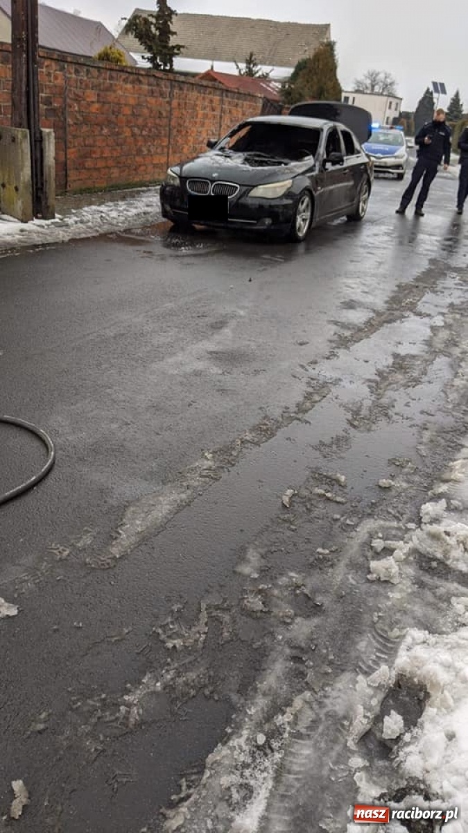 Zdjęcie w galerii na portalu naszraciborz.pl: Raport 998. Pożar BMW w Krzanowicach wiadomości z regionu