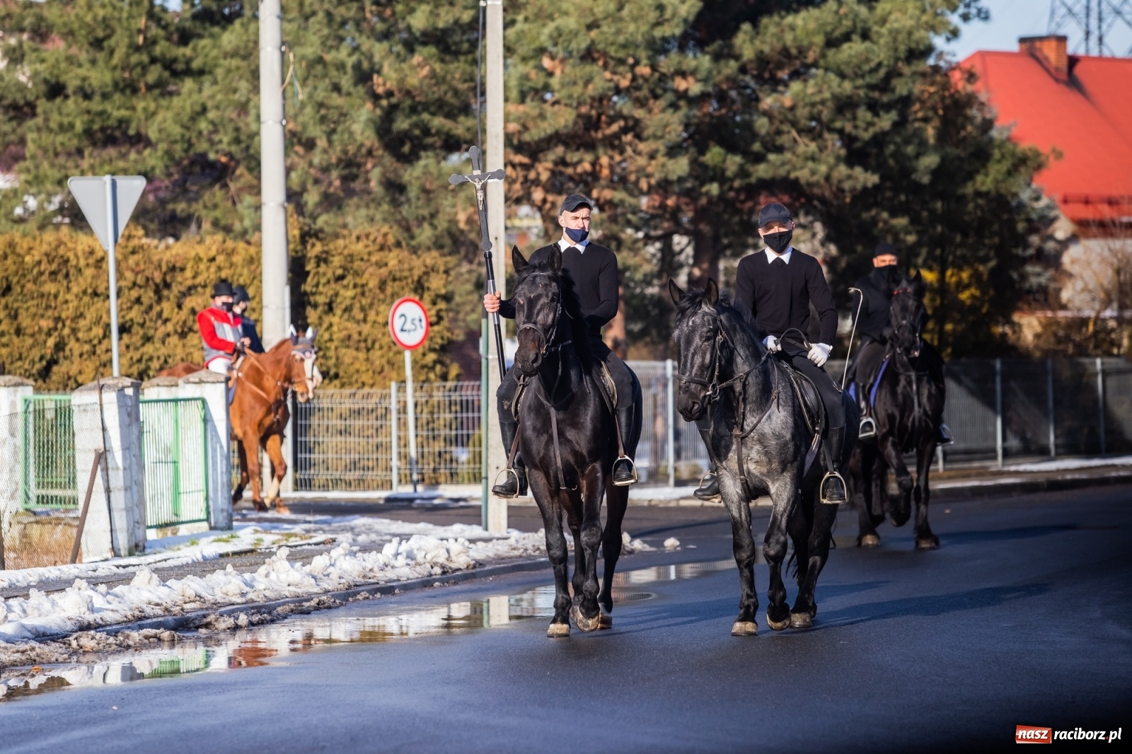 Zdjęcie w galerii na portalu naszraciborz.pl: Ostatnie pożegnanie miłośnika koni Henryka Malcharczyka wiadomości z regionu