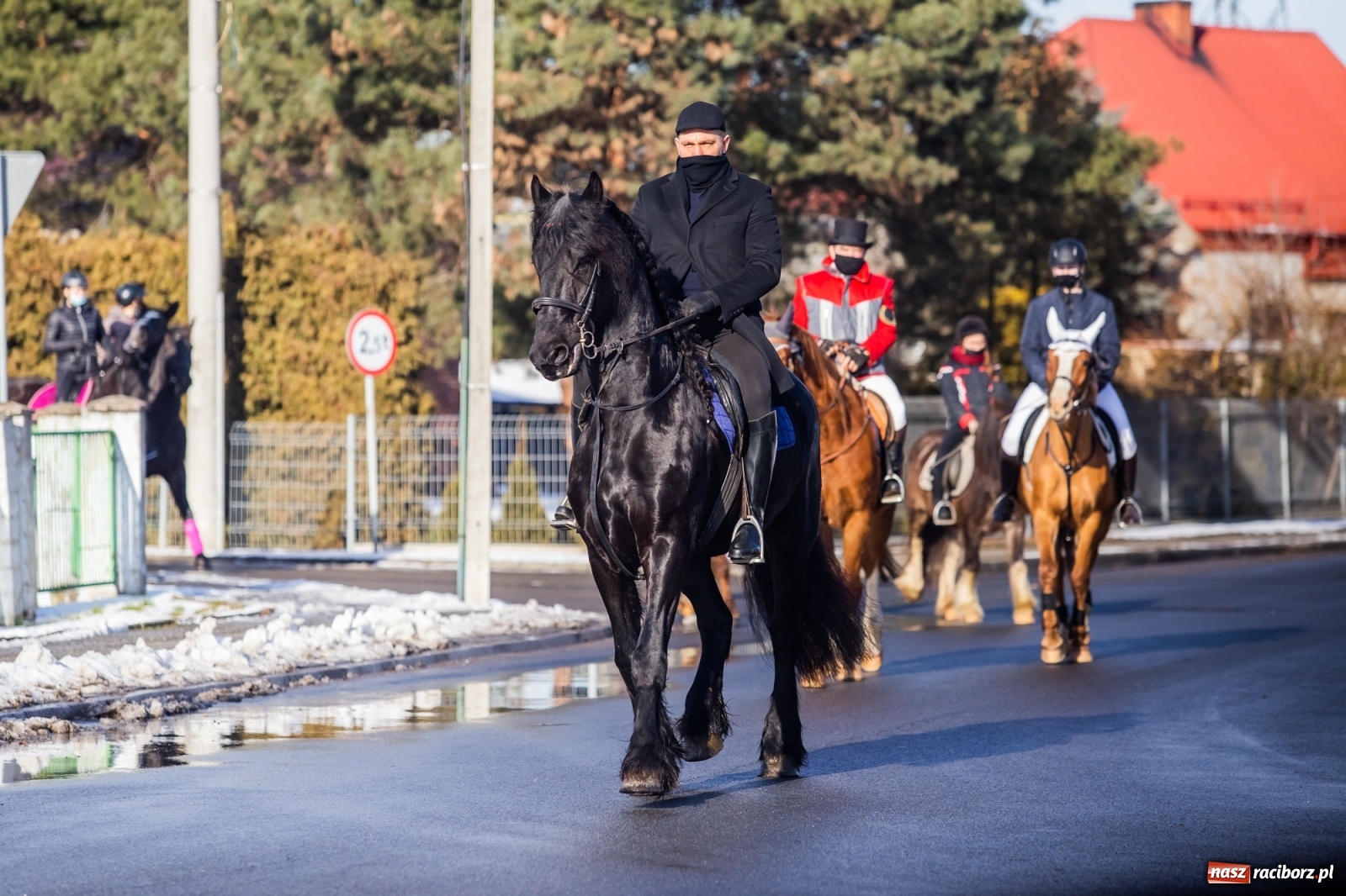 Zdjęcie w galerii na portalu naszraciborz.pl: Ostatnie pożegnanie miłośnika koni Henryka Malcharczyka wiadomości z regionu