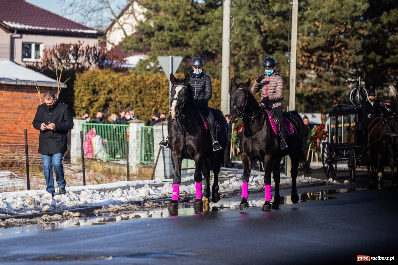 Zdjęcie w galerii na portalu naszraciborz.pl: Ostatnie pożegnanie miłośnika koni Henryka Malcharczyka wiadomości z regionu