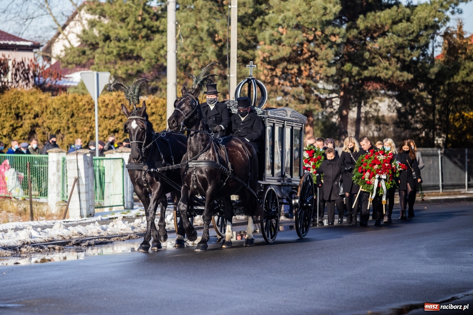 Zdjęcie w galerii na portalu naszraciborz.pl: Ostatnie pożegnanie miłośnika koni Henryka Malcharczyka wiadomości z regionu