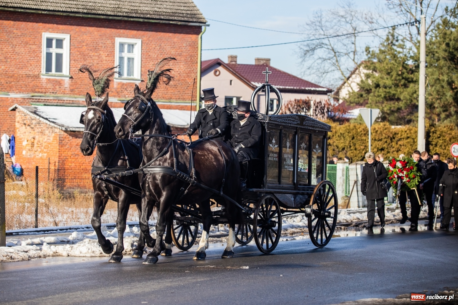 Zdjęcie w galerii na portalu naszraciborz.pl: Ostatnie pożegnanie miłośnika koni Henryka Malcharczyka wiadomości z regionu
