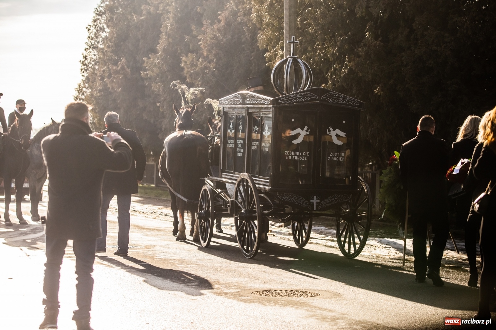 Zdjęcie w galerii na portalu naszraciborz.pl: Ostatnie pożegnanie miłośnika koni Henryka Malcharczyka wiadomości z regionu