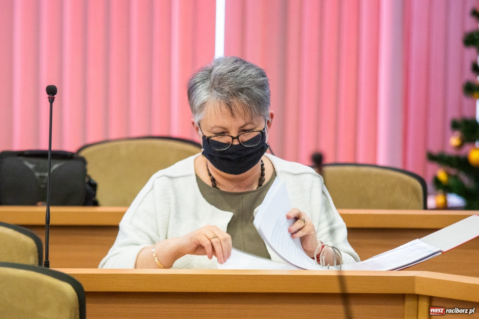 Zdjęcie w galerii na portalu naszraciborz.pl: Smutne lodowisko i plac zabaw na Kochanowskiego  wiadomości z regionu