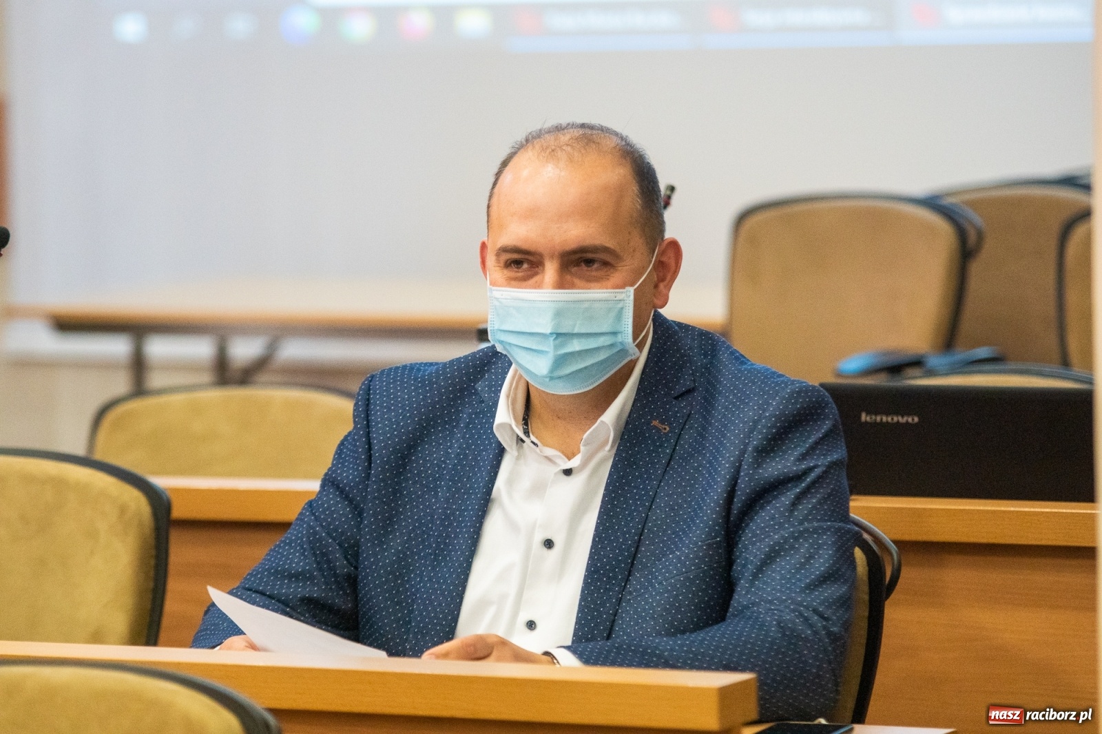 Zdjęcie w galerii na portalu naszraciborz.pl: Smutne lodowisko i plac zabaw na Kochanowskiego  wiadomości z regionu