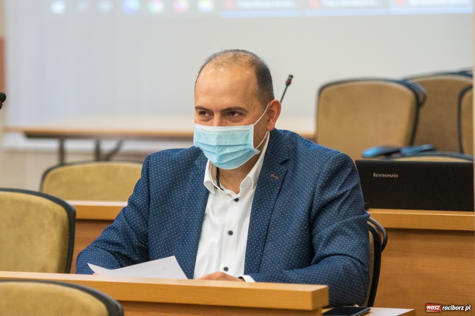 Zdjęcie w galerii na portalu naszraciborz.pl: Smutne lodowisko i plac zabaw na Kochanowskiego  wiadomości z regionu