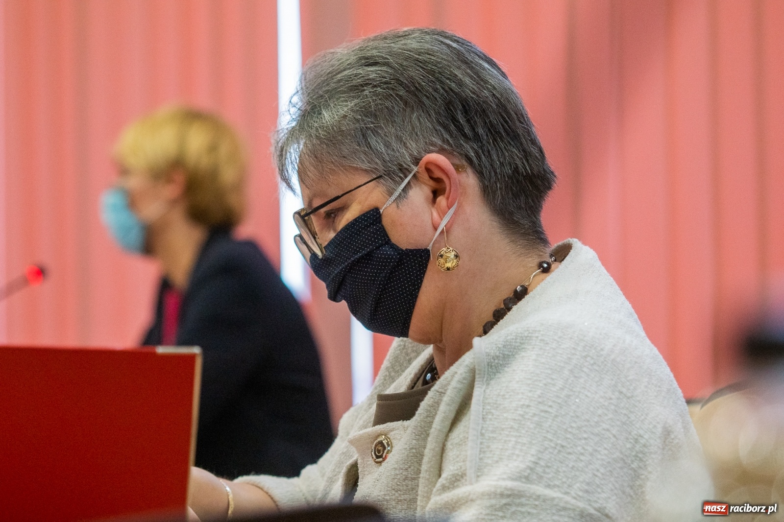 Zdjęcie w galerii na portalu naszraciborz.pl: Smutne lodowisko i plac zabaw na Kochanowskiego  wiadomości z regionu