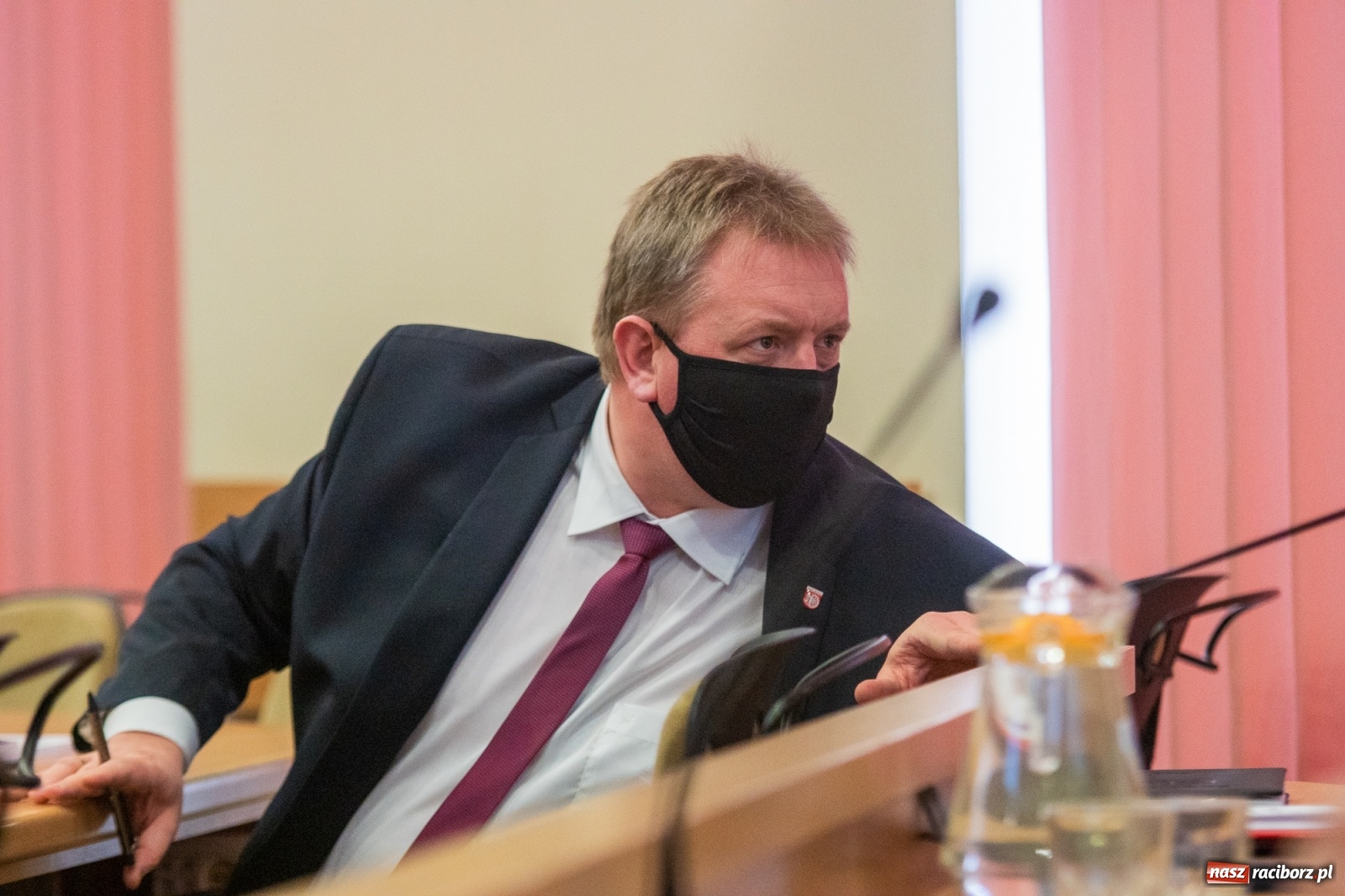 Zdjęcie w galerii na portalu naszraciborz.pl: Smutne lodowisko i plac zabaw na Kochanowskiego  wiadomości z regionu