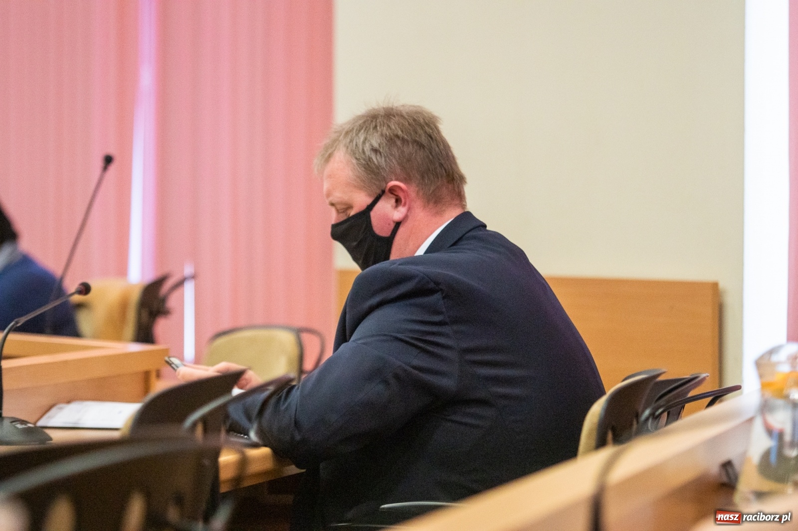 Zdjęcie w galerii na portalu naszraciborz.pl: Smutne lodowisko i plac zabaw na Kochanowskiego  wiadomości z regionu