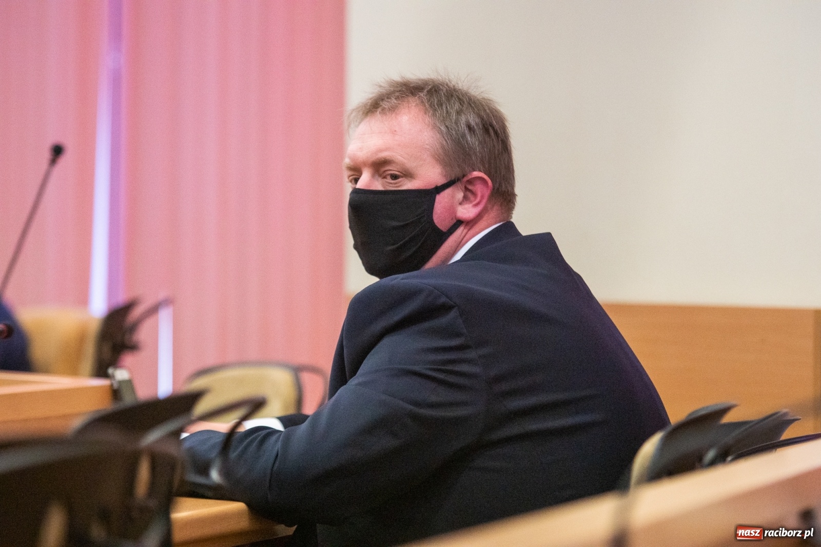 Zdjęcie w galerii na portalu naszraciborz.pl: Smutne lodowisko i plac zabaw na Kochanowskiego  wiadomości z regionu