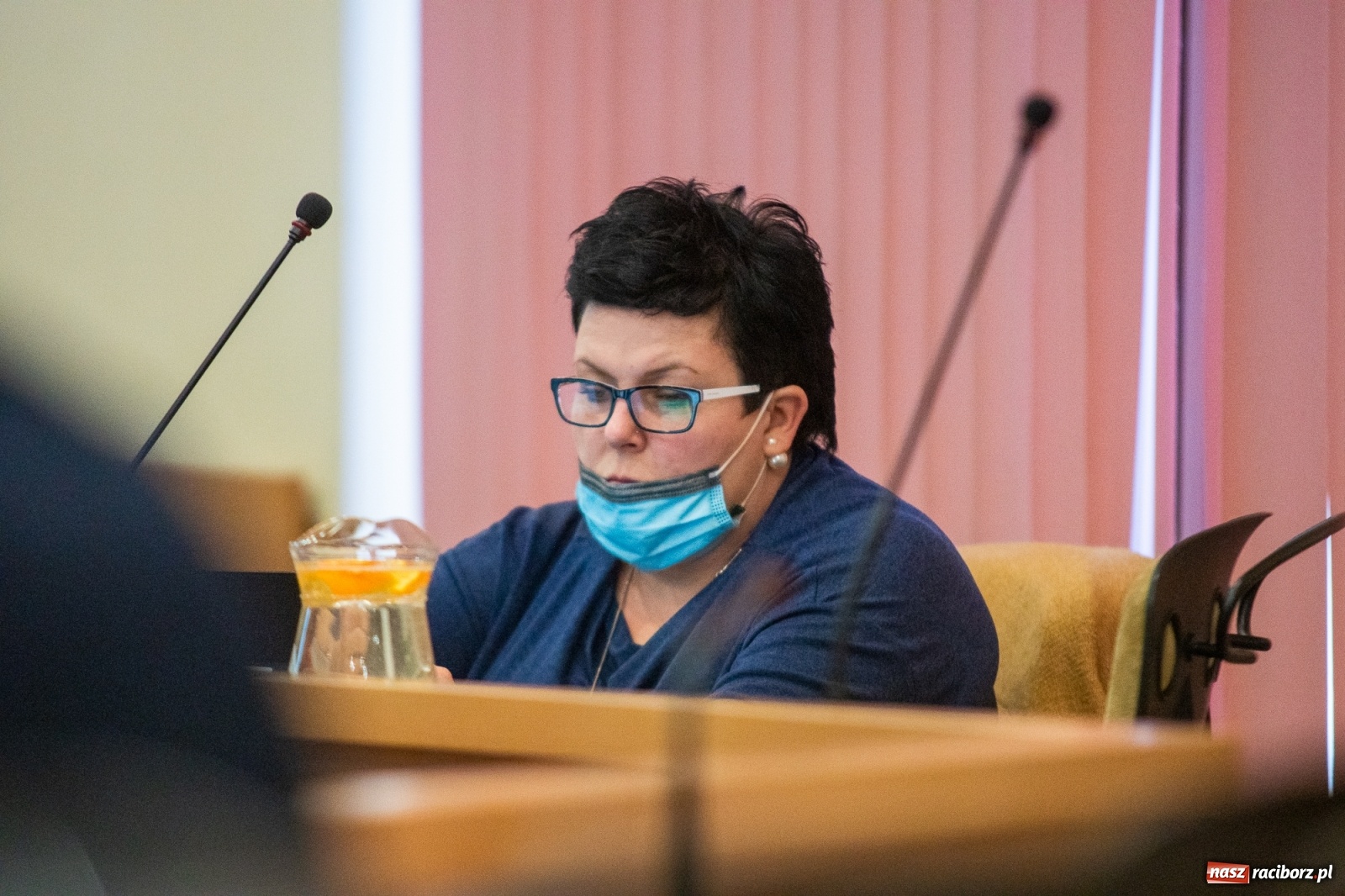 Zdjęcie w galerii na portalu naszraciborz.pl: Smutne lodowisko i plac zabaw na Kochanowskiego  wiadomości z regionu