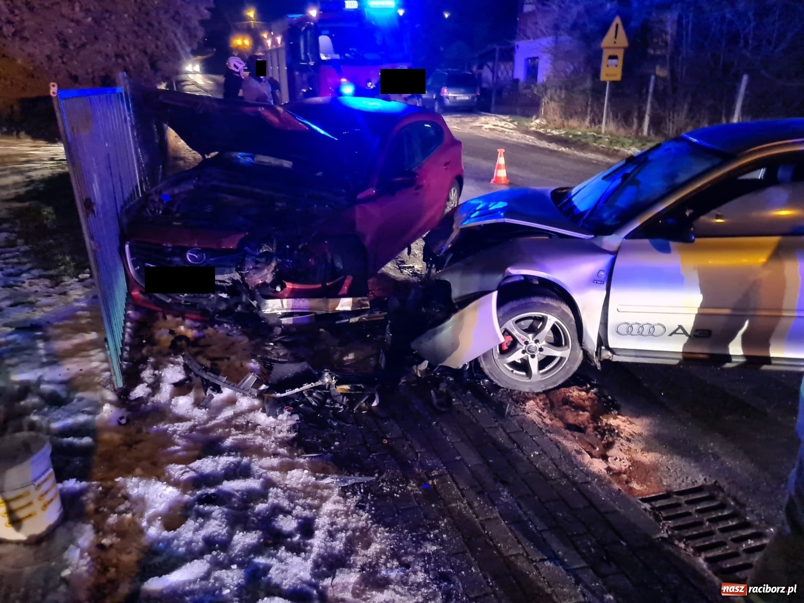 Zdjęcie w galerii na portalu naszraciborz.pl: Zderzenie audi i mazdy w Kobyli [FOTO] wiadomości z regionu