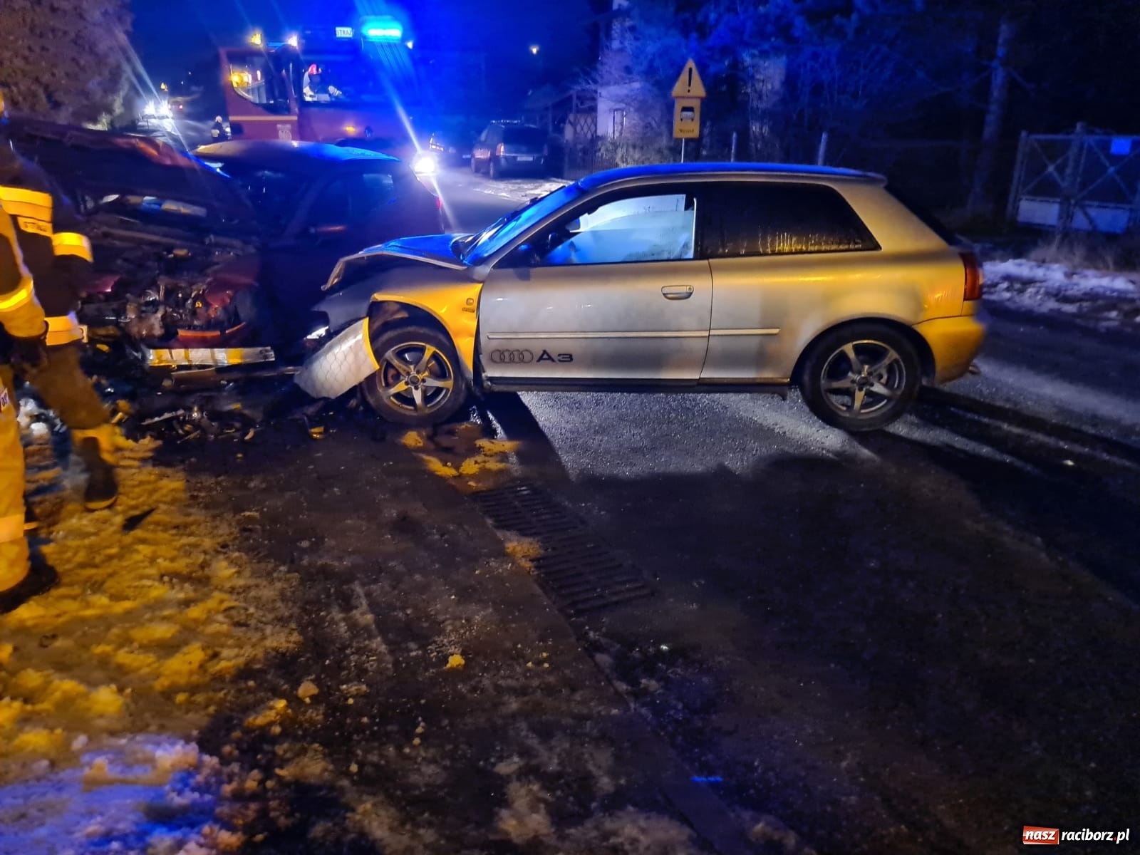 Zdjęcie w galerii na portalu naszraciborz.pl: Zderzenie audi i mazdy w Kobyli [FOTO] wiadomości z regionu
