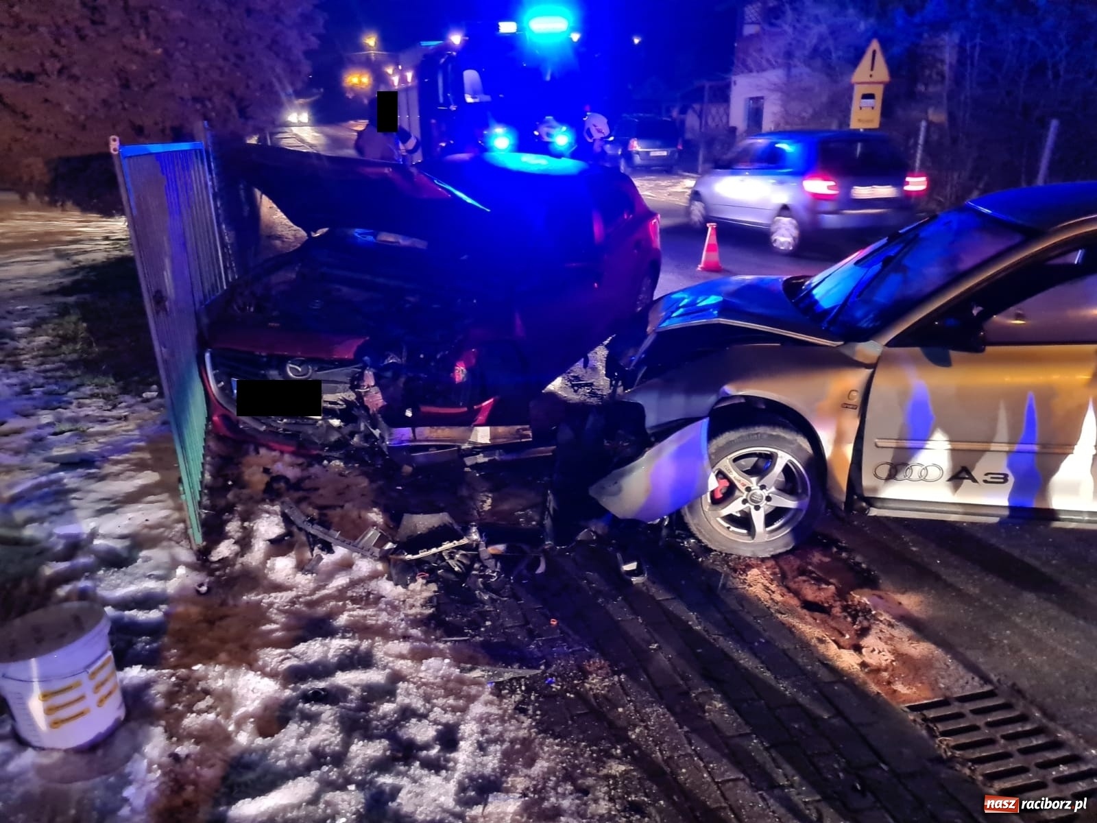 Zdjęcie w galerii na portalu naszraciborz.pl: Zderzenie audi i mazdy w Kobyli [FOTO] wiadomości z regionu