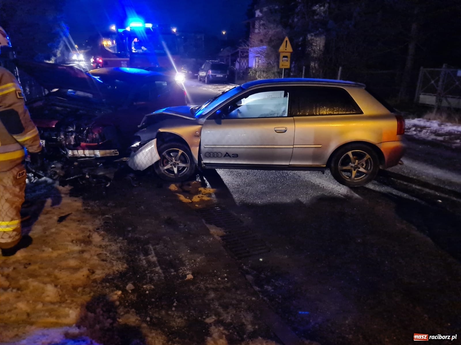Zdjęcie w galerii na portalu naszraciborz.pl: Zderzenie audi i mazdy w Kobyli [FOTO] wiadomości z regionu