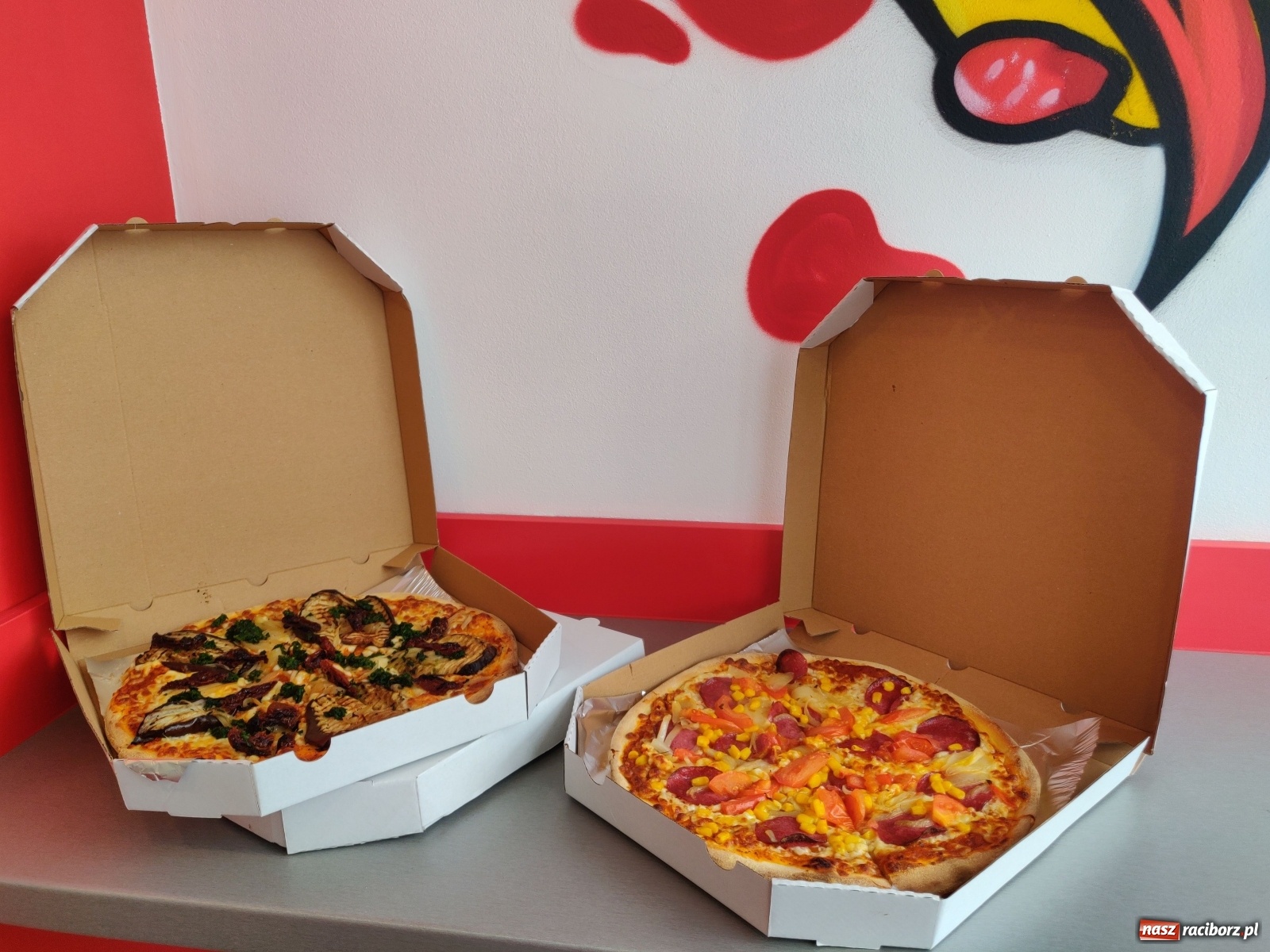 Zdjęcie w galerii na portalu naszraciborz.pl: Pizza w centrum uwagi. Po prostu bierz i jedz! wiadomości z regionu