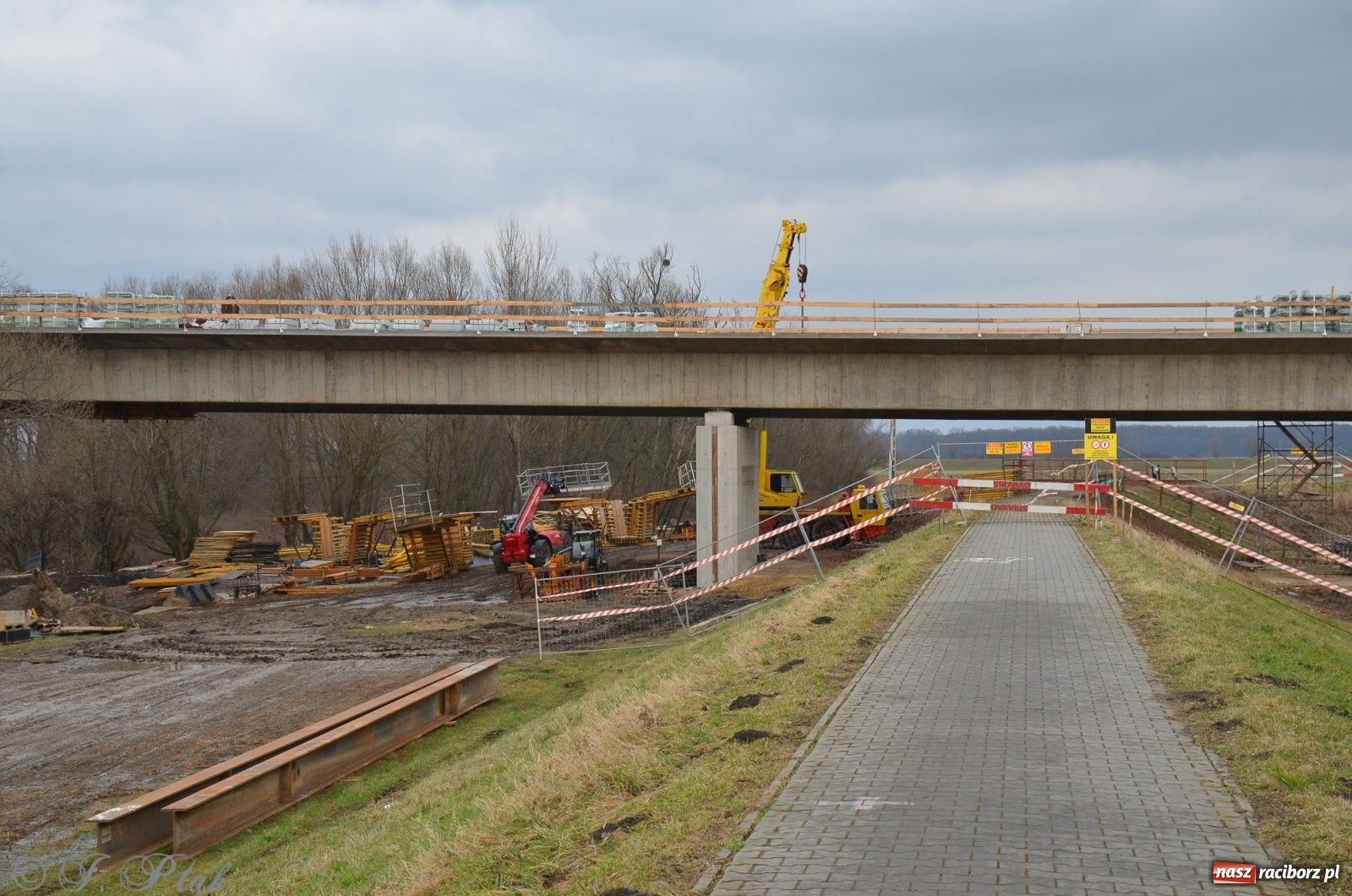 Zdjęcie w galerii na portalu naszraciborz.pl: Nowy most za żwirowniami na Ostrogu [FOTO]  wiadomości z regionu