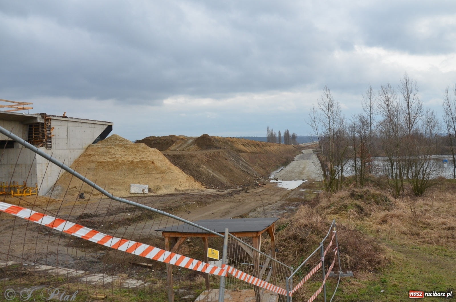 Zdjęcie w galerii na portalu naszraciborz.pl: Nowy most za żwirowniami na Ostrogu [FOTO]  wiadomości z regionu