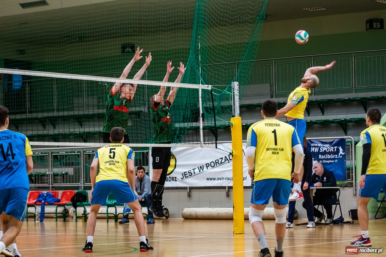 Zdjęcie w galerii na portalu naszraciborz.pl: Siatkarze Rafako bez życia. Porażka z Górnikiem Radlin [FOTO] wiadomości z regionu