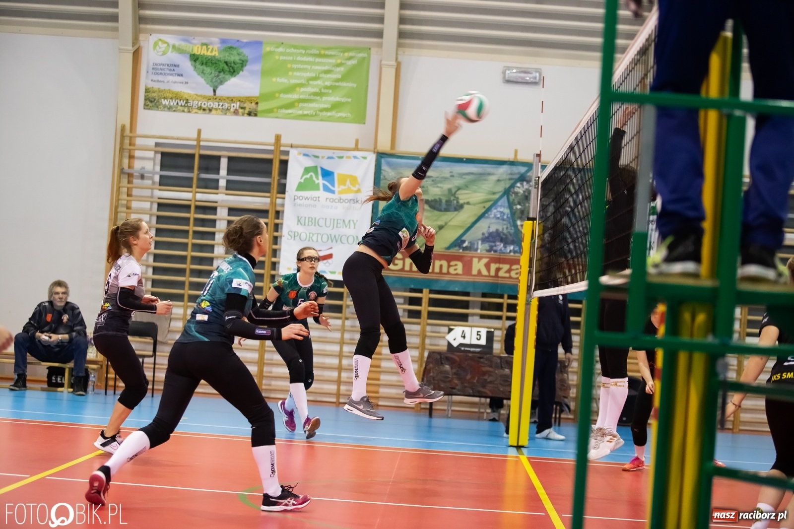 Zdjęcie w galerii na portalu naszraciborz.pl: Ważne trzy punkty siatkarek Krzanowic w starciu z Jastrzębiem [FOTO] wiadomości z regionu