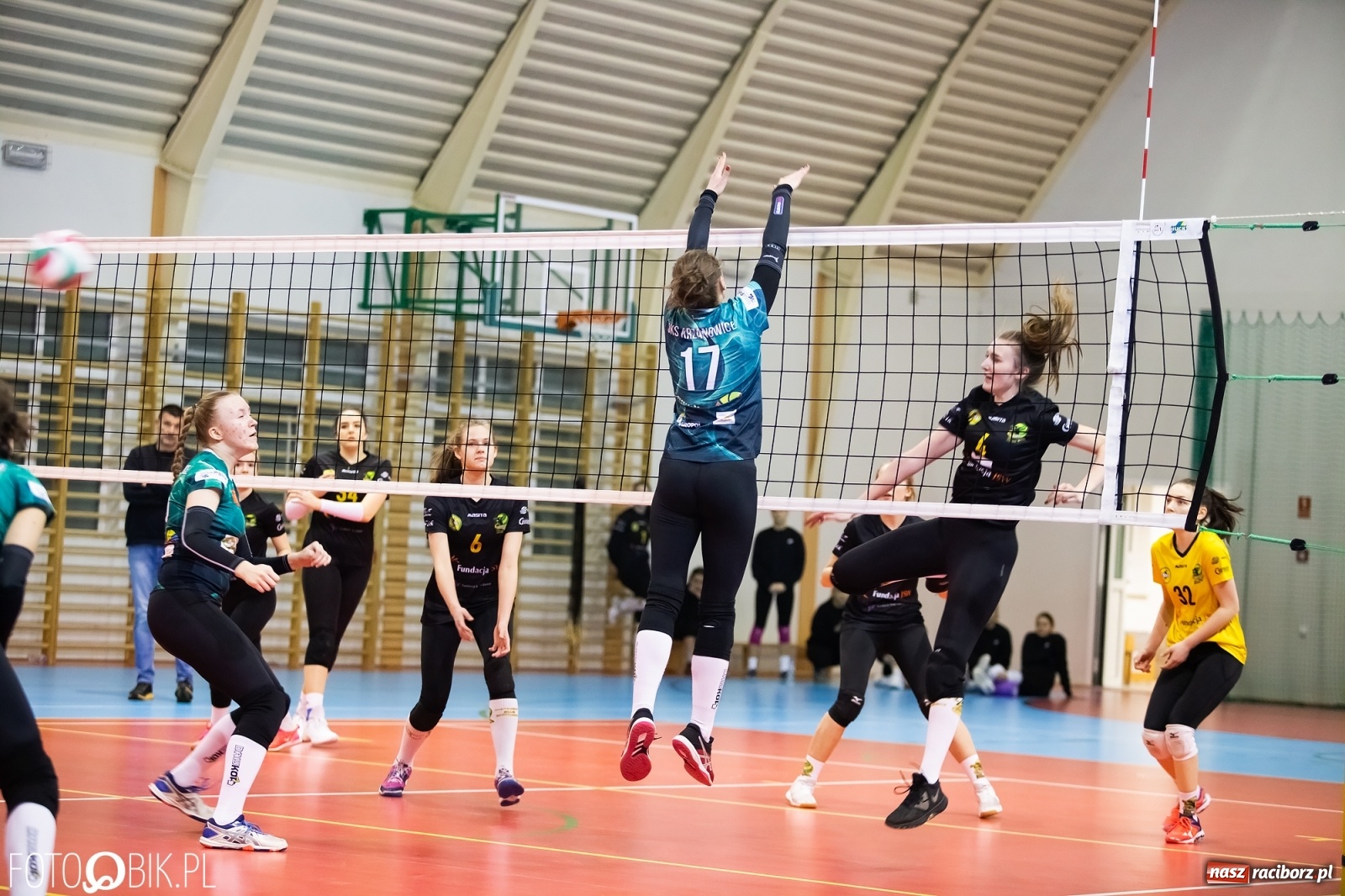 Zdjęcie w galerii na portalu naszraciborz.pl: Ważne trzy punkty siatkarek Krzanowic w starciu z Jastrzębiem [FOTO] wiadomości z regionu