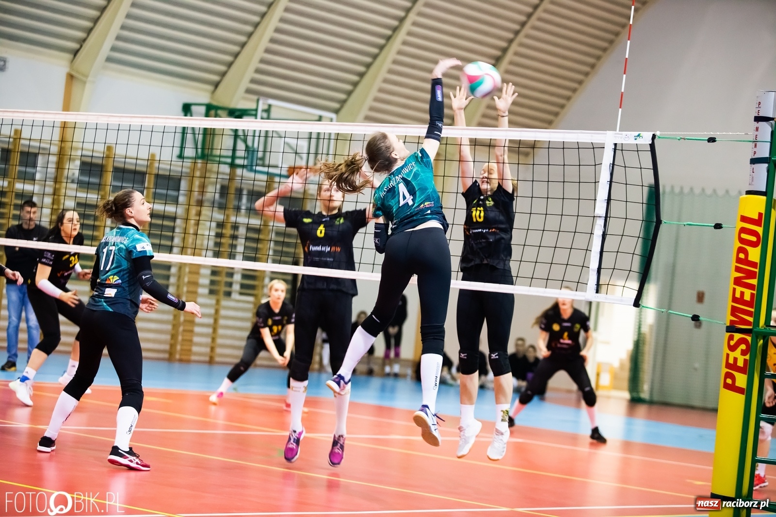 Zdjęcie w galerii na portalu naszraciborz.pl: Ważne trzy punkty siatkarek Krzanowic w starciu z Jastrzębiem [FOTO] wiadomości z regionu