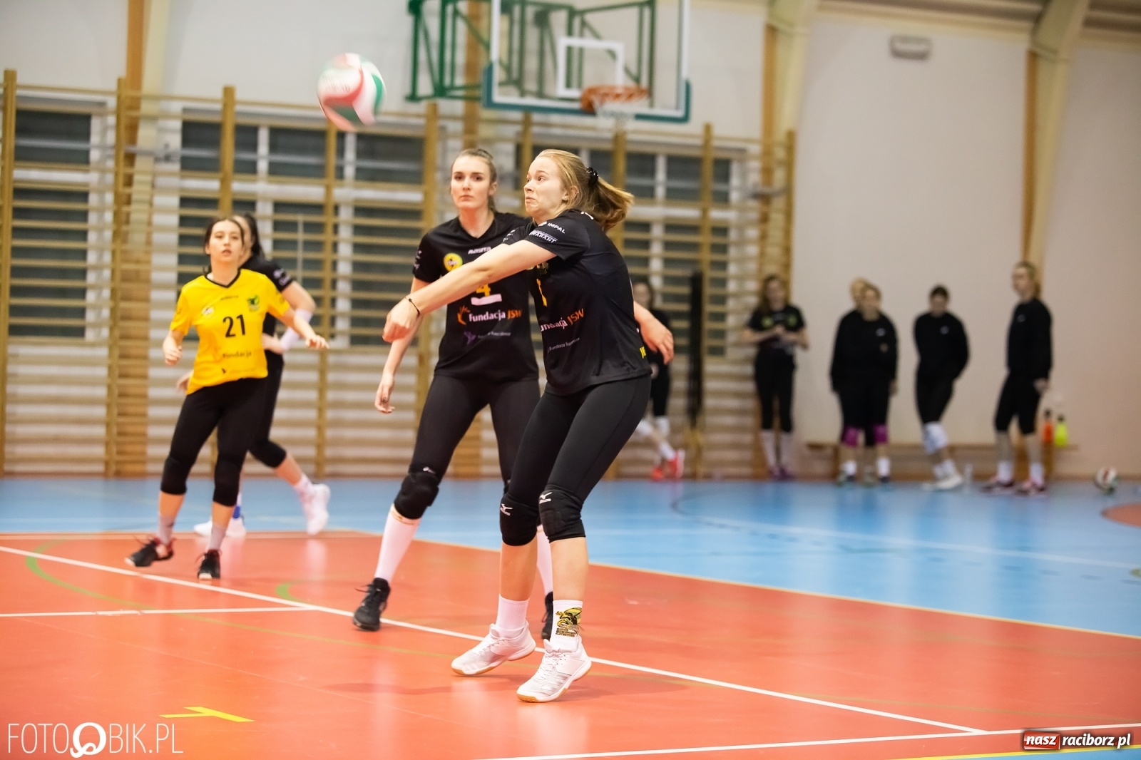 Zdjęcie w galerii na portalu naszraciborz.pl: Ważne trzy punkty siatkarek Krzanowic w starciu z Jastrzębiem [FOTO] wiadomości z regionu