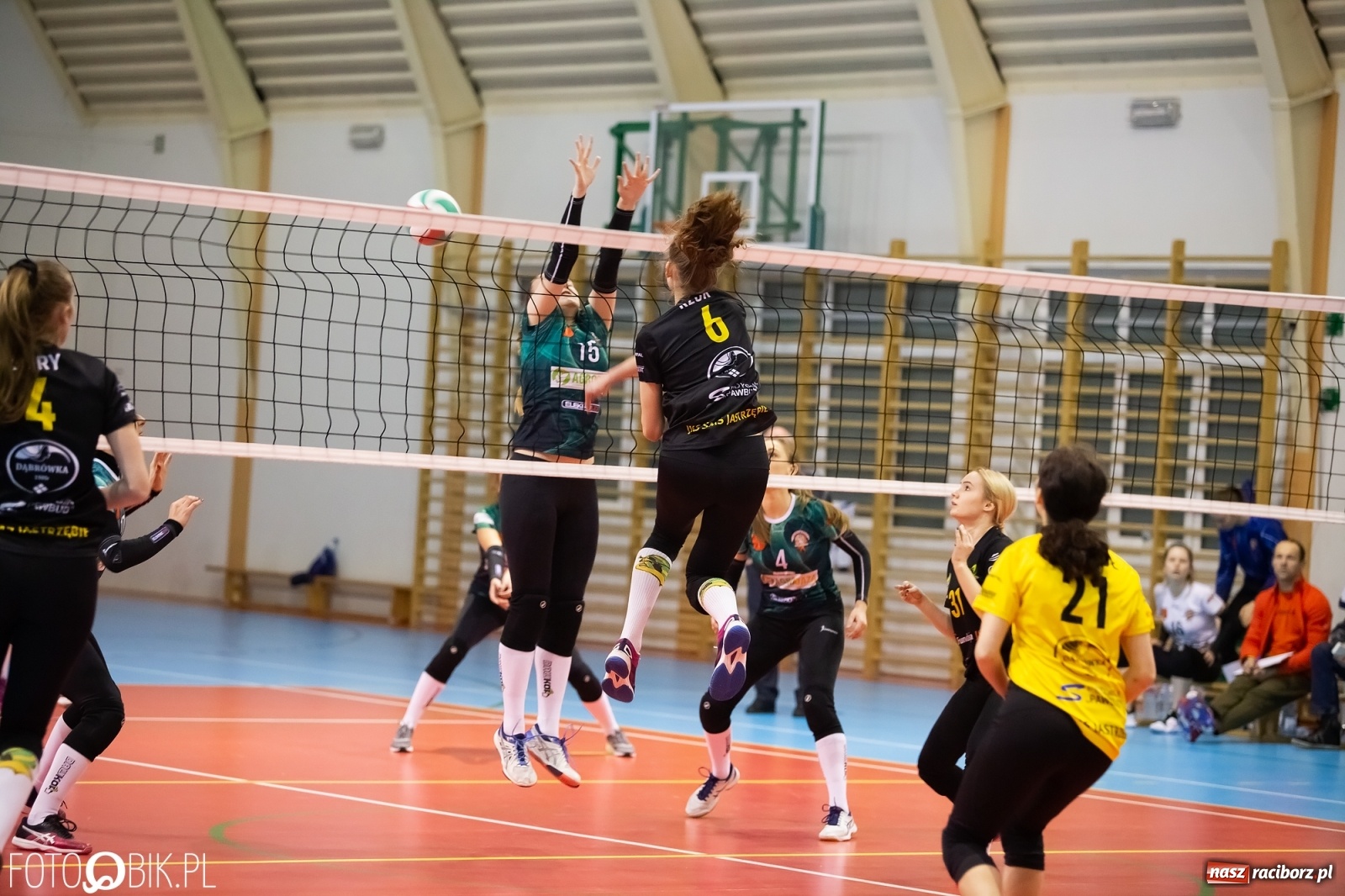 Zdjęcie w galerii na portalu naszraciborz.pl: Ważne trzy punkty siatkarek Krzanowic w starciu z Jastrzębiem [FOTO] wiadomości z regionu