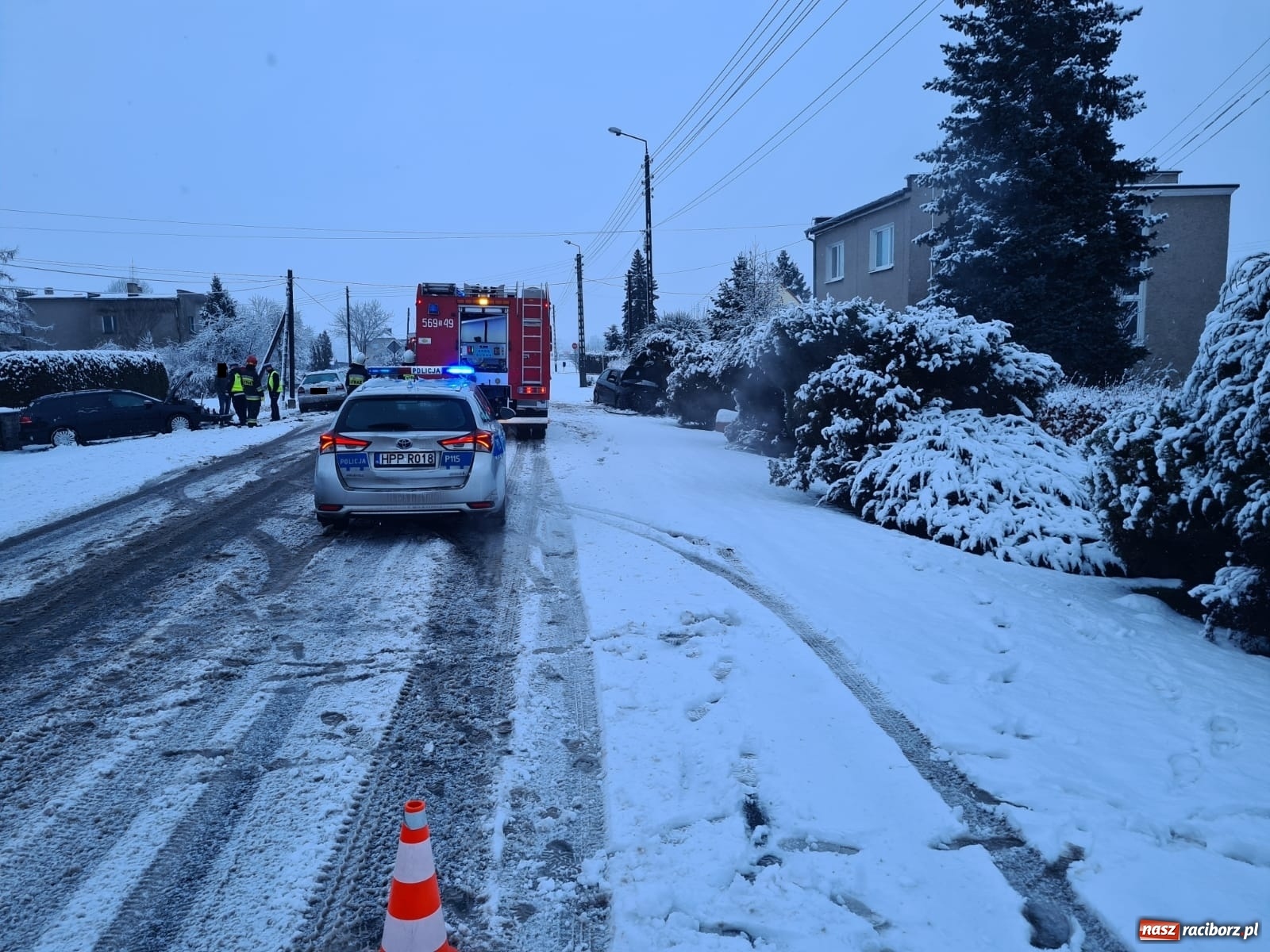 Zdjęcie w galerii na portalu naszraciborz.pl: Czołowe zderzenie na trasie Bieńkowice-Tworków [FOTO] wiadomości z regionu