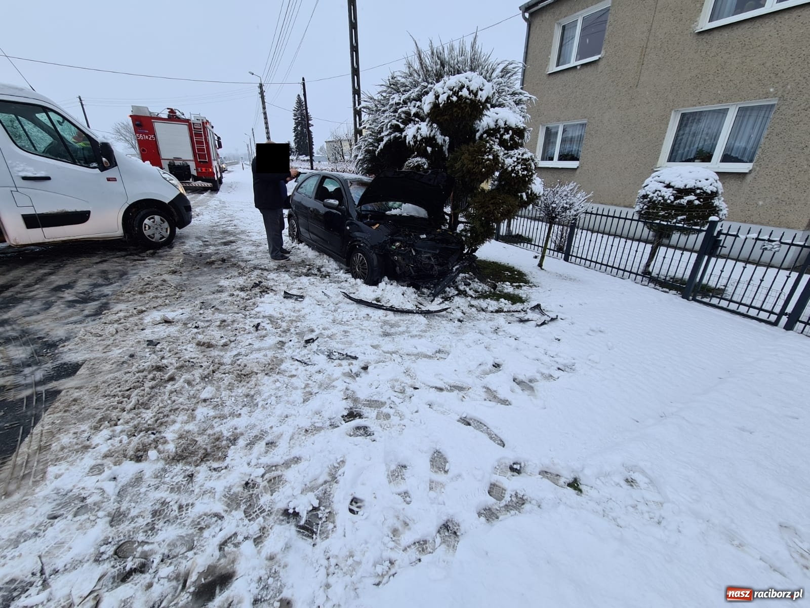 Zdjęcie w galerii na portalu naszraciborz.pl: Czołowe zderzenie na trasie Bieńkowice-Tworków [FOTO] wiadomości z regionu