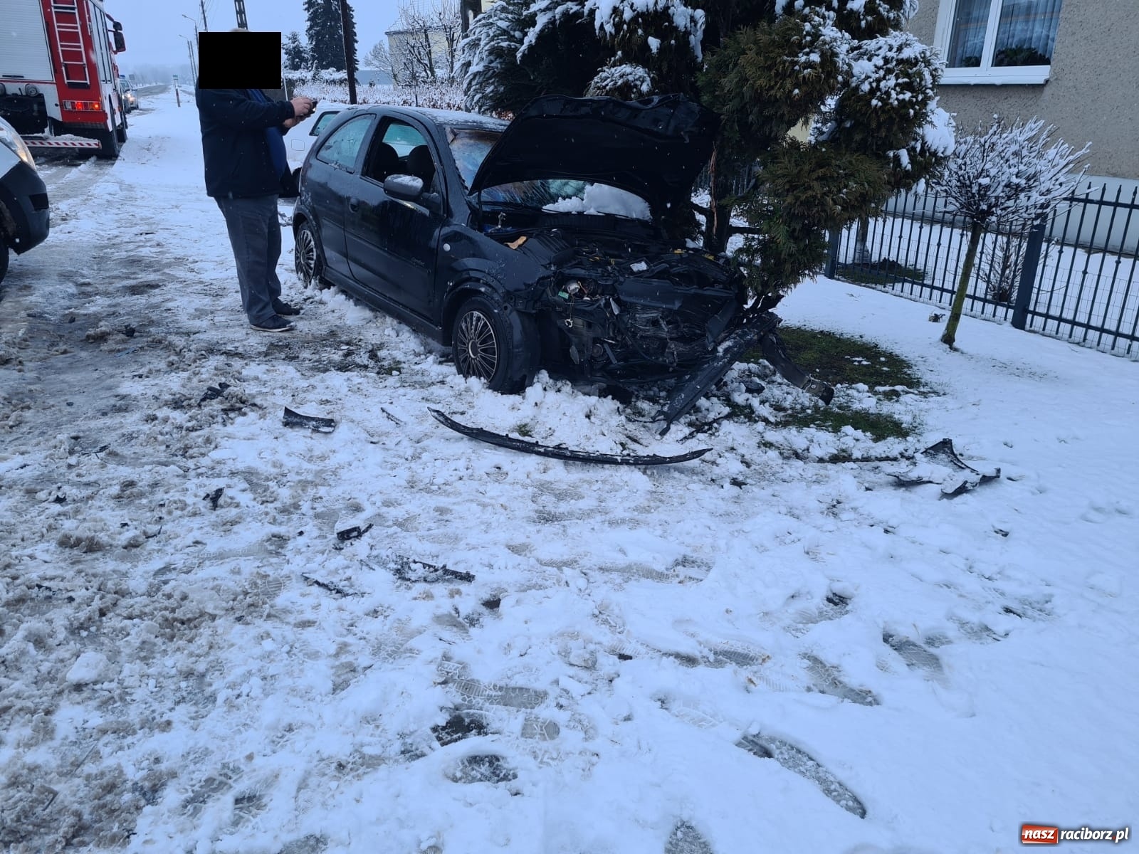 Zdjęcie w galerii na portalu naszraciborz.pl: Czołowe zderzenie na trasie Bieńkowice-Tworków [FOTO] wiadomości z regionu