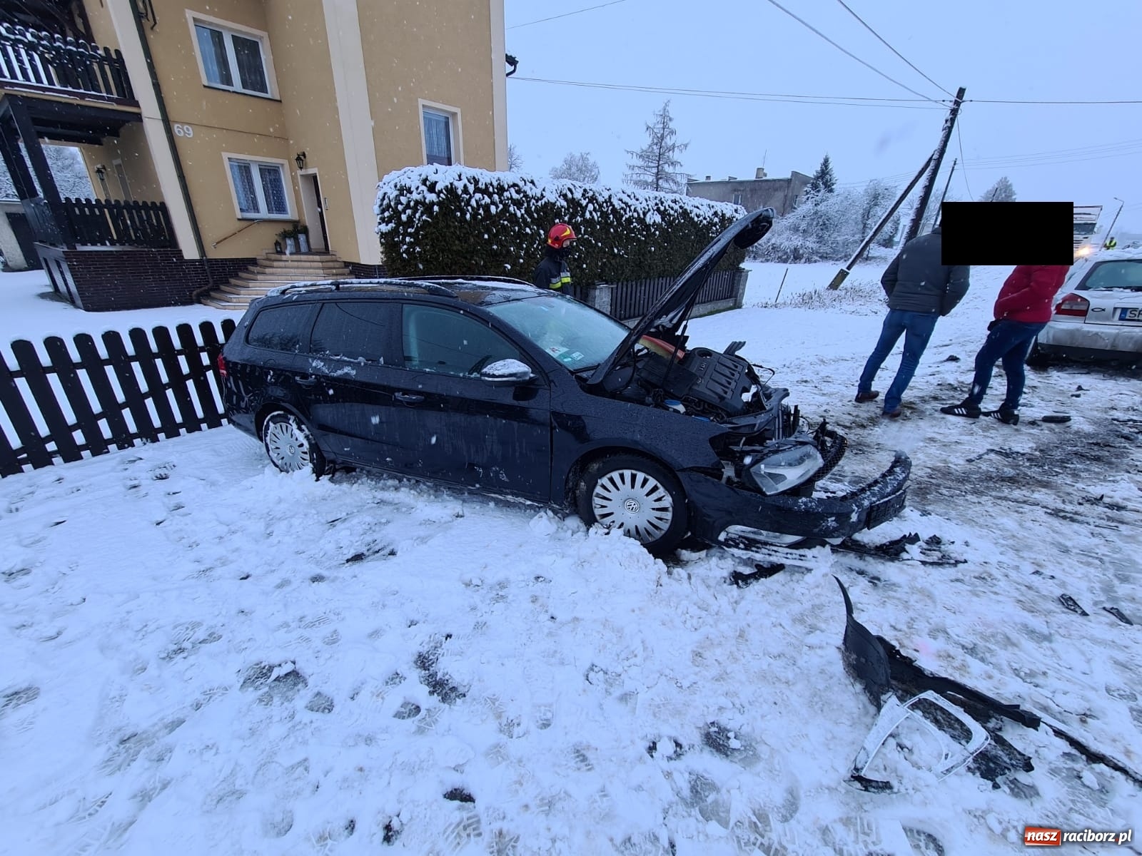 Zdjęcie w galerii na portalu naszraciborz.pl: Czołowe zderzenie na trasie Bieńkowice-Tworków [FOTO] wiadomości z regionu
