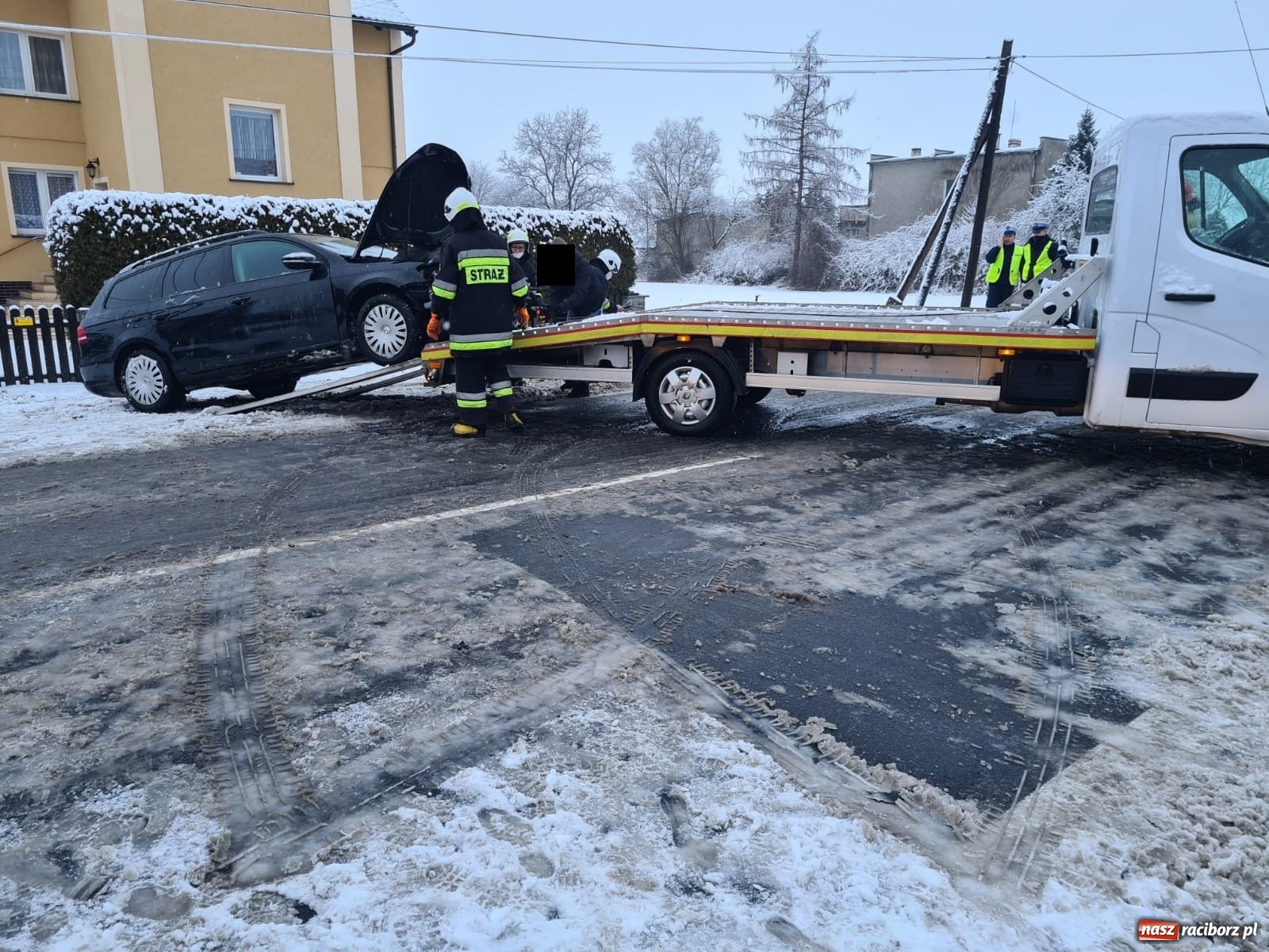 Zdjęcie w galerii na portalu naszraciborz.pl: Czołowe zderzenie na trasie Bieńkowice-Tworków [FOTO] wiadomości z regionu
