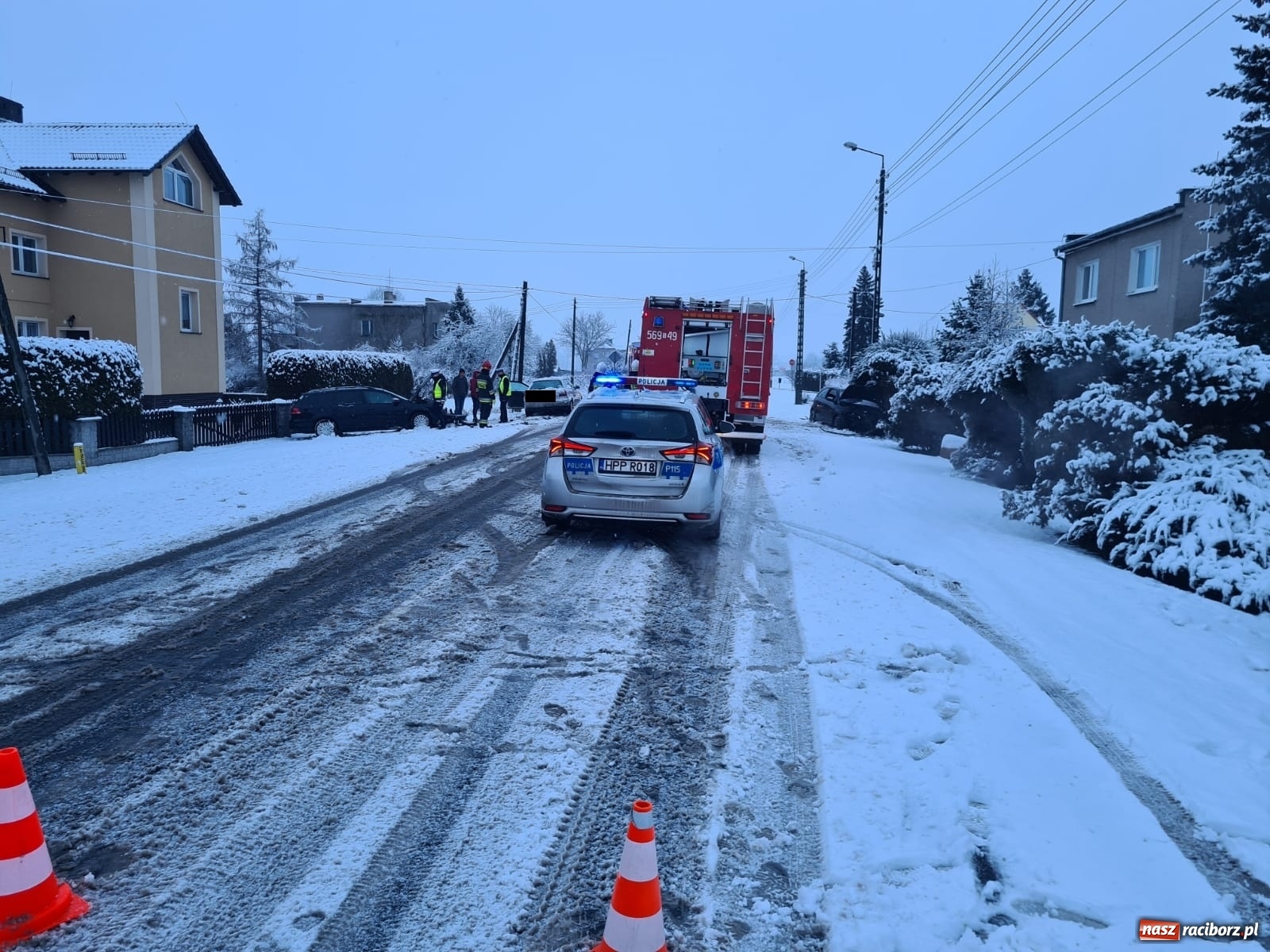 Zdjęcie w galerii na portalu naszraciborz.pl: Czołowe zderzenie na trasie Bieńkowice-Tworków [FOTO] wiadomości z regionu