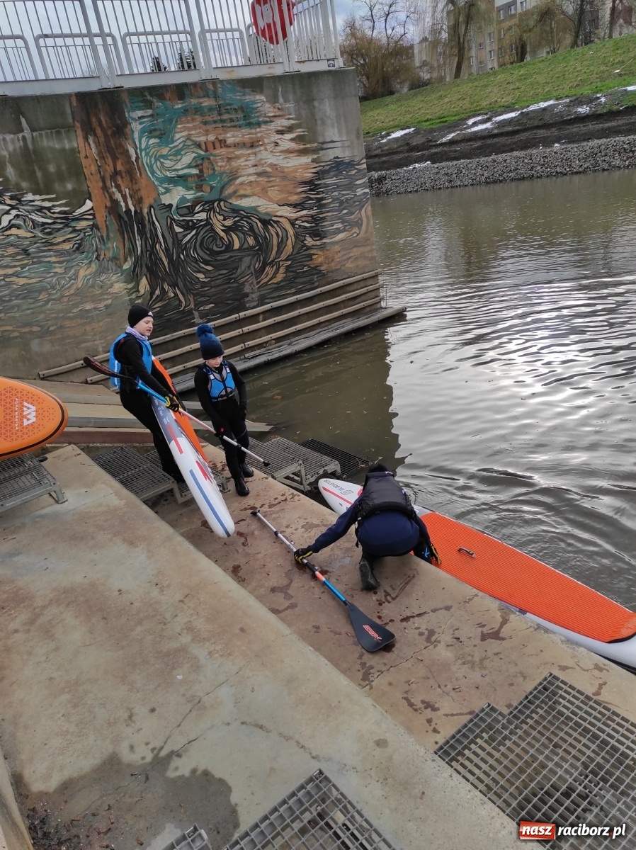 Zdjęcie w galerii na portalu naszraciborz.pl: Wioślarze z Raciborza ostro ćwiczą na Odrze wiadomości z regionu